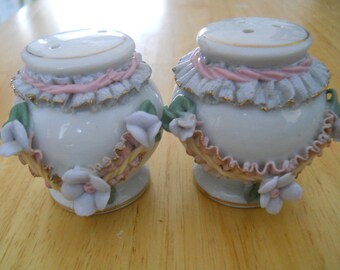 Flower and Lace Salt and Pepper Shakers - vintage, collectible, flowers, lace, kitchen