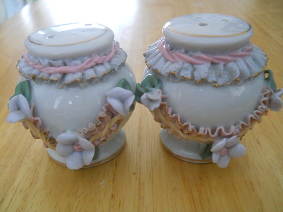 Flower and Lace Salt and Pepper Shakers - vintage, collectible, flowers, lace, kitchen