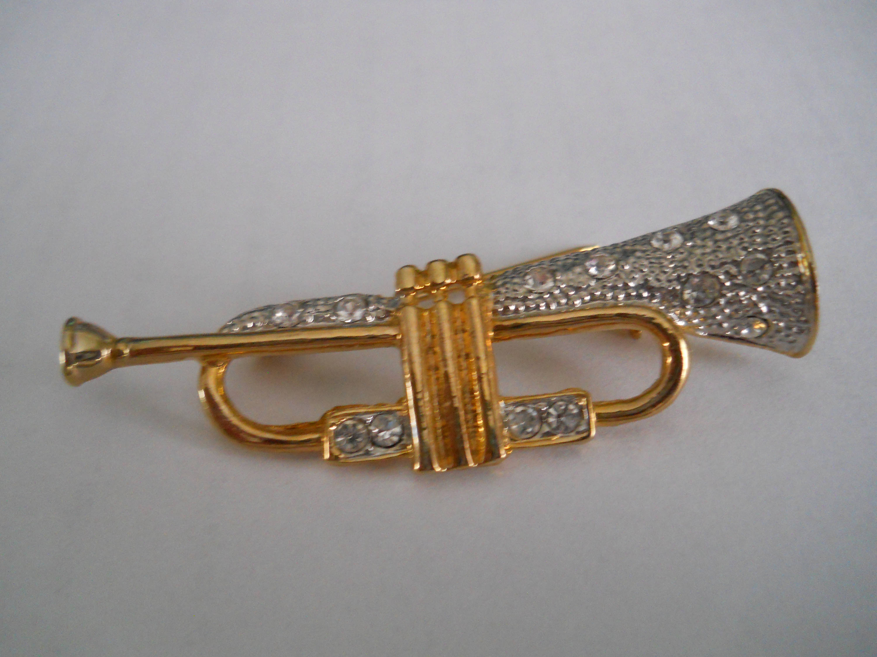 Gold and Rhinestone Horn Brooch/Pin vintage, collectible, jewelry