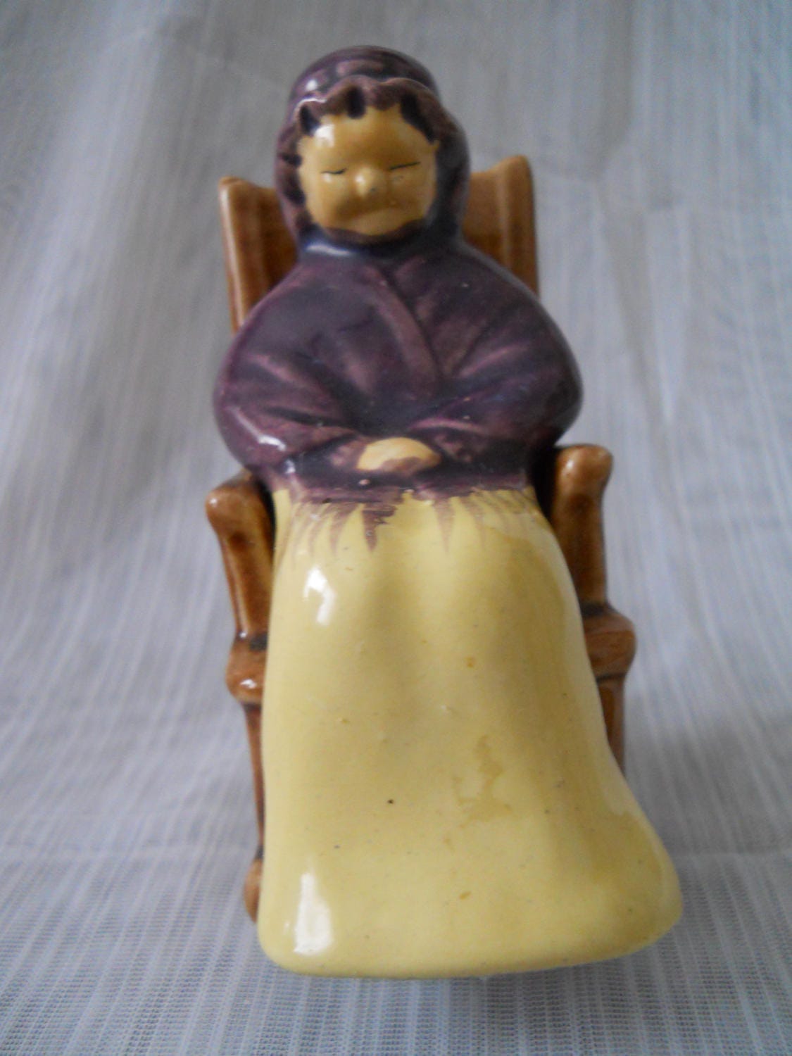 Grandma in Rocking Chair Salt and Pepper Shakers vintage, collectible