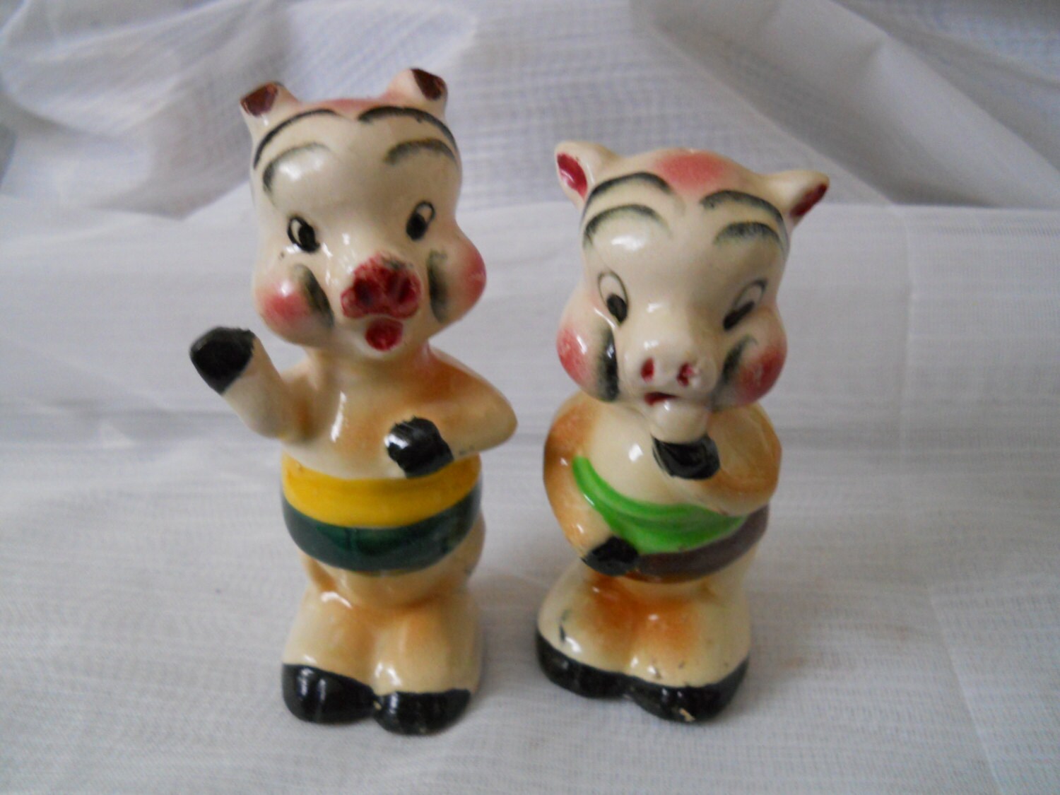 Pig Salt and Pepper Shakers vintage, collectible, Japan, animal