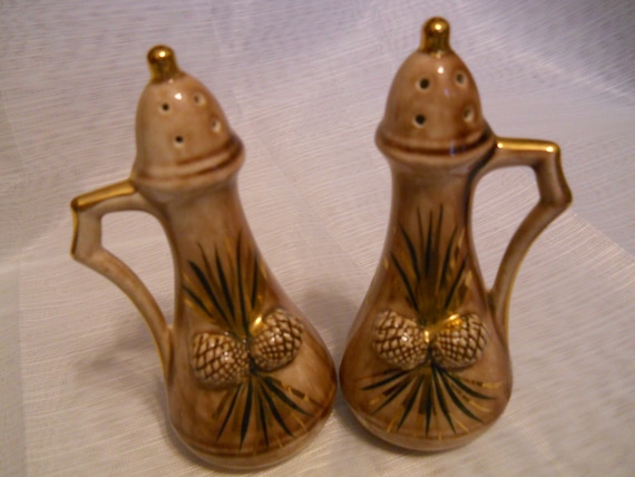 Pine cone Salt and Pepper Shakers - vintage, collectible, south dakota