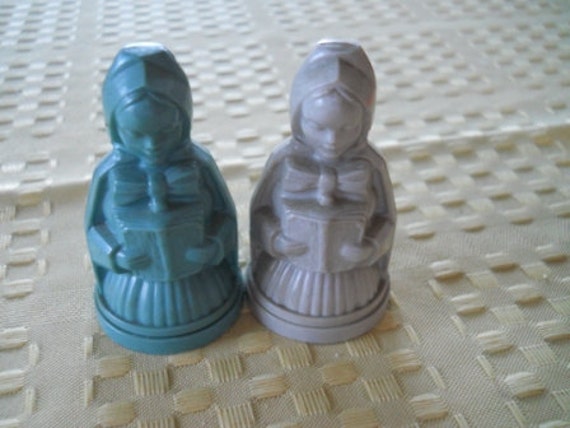 Christmas Carolers Salt and Pepper Shakers - Vintage, Collectible,  Rare