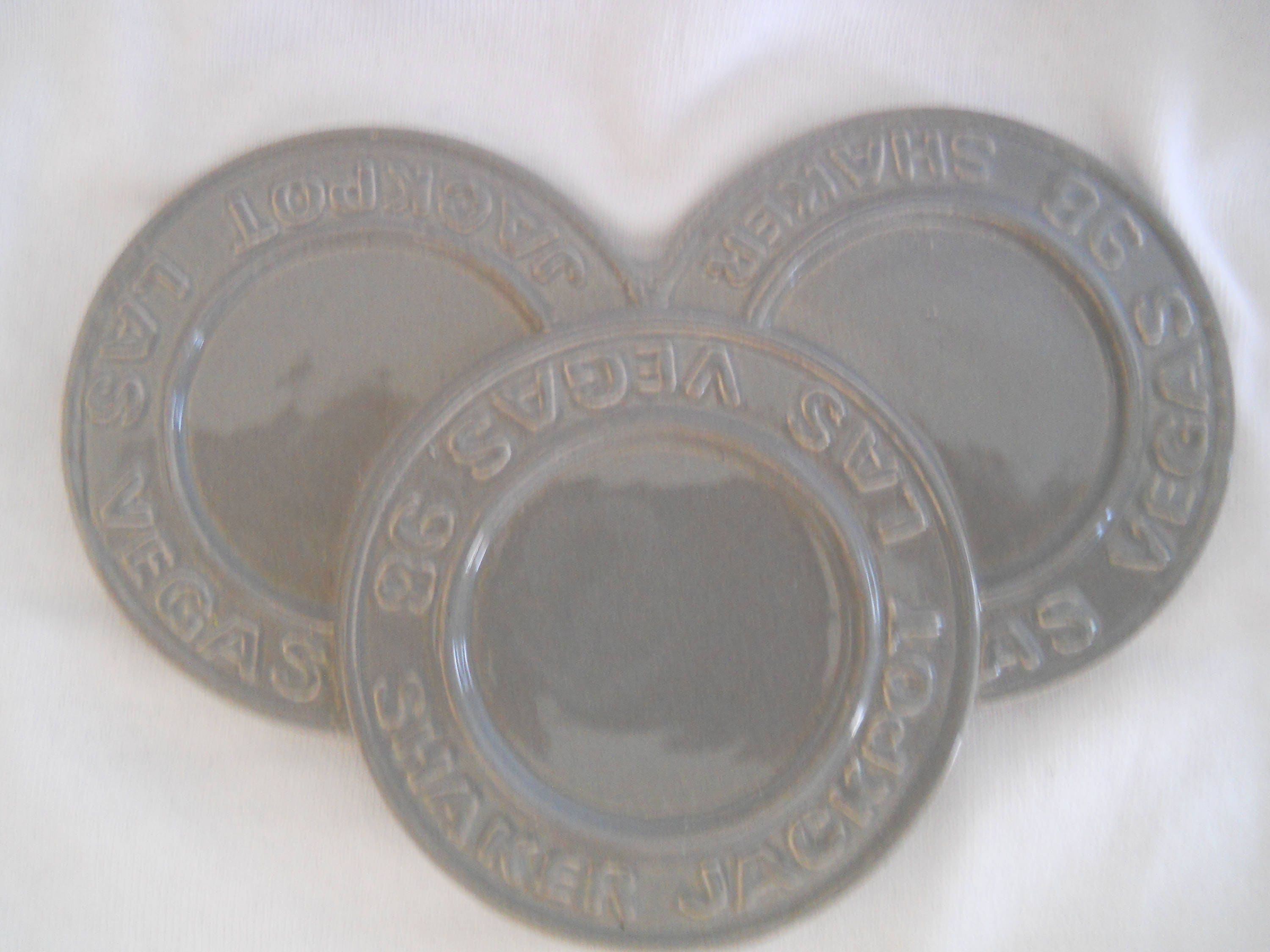 Novelty Salt and Pepper Convention Set Las Vegas Slot Machine and