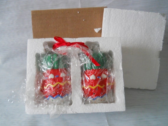 Mittens Salt and Pepper Shakers - vintage, collectible, winter