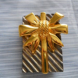 Present with Gold Bow brooch/necklace - vintage, collectible, jewelry