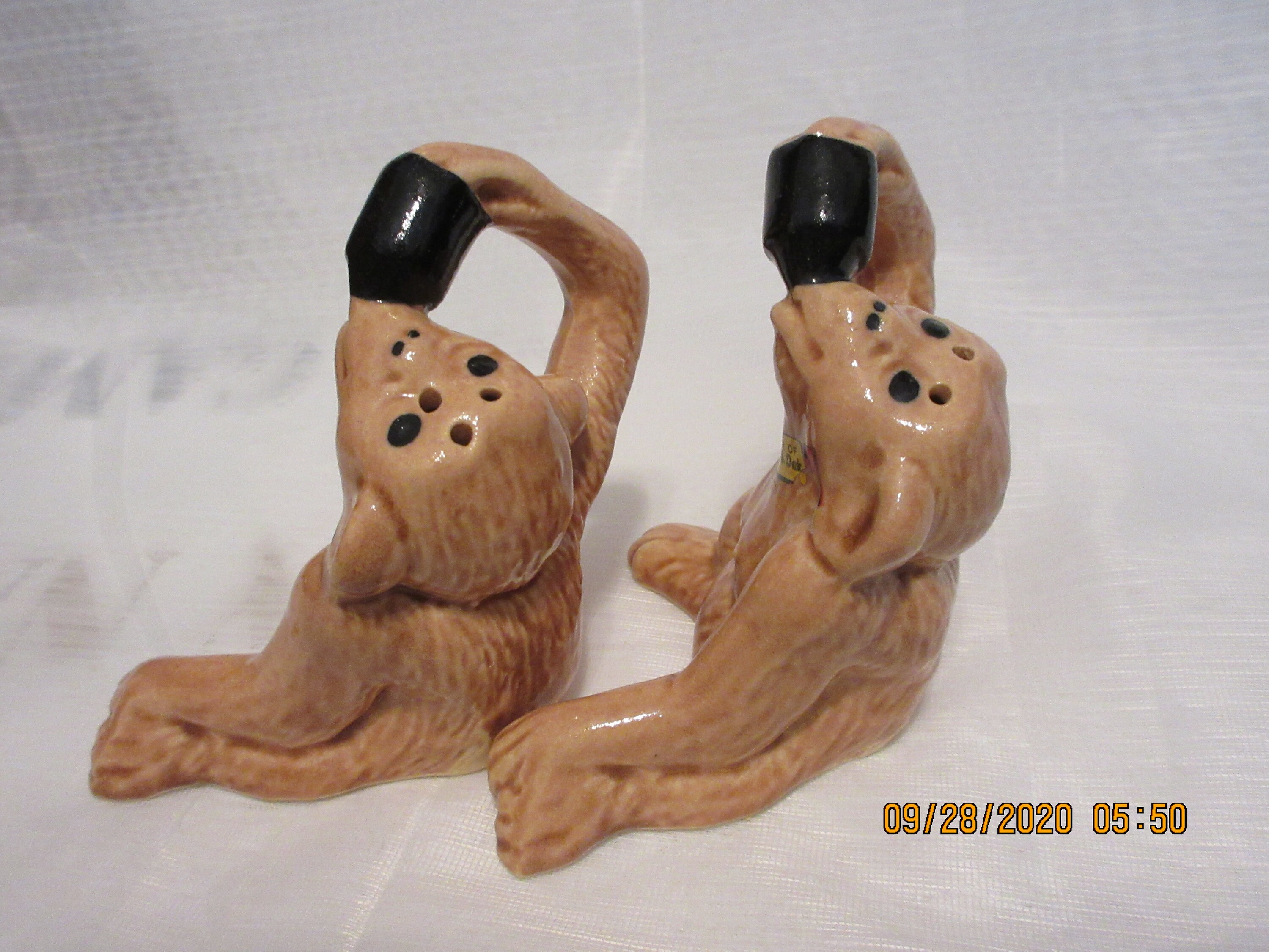 Drinking Monkeys Salt and Pepper Shakers vintage, collectible