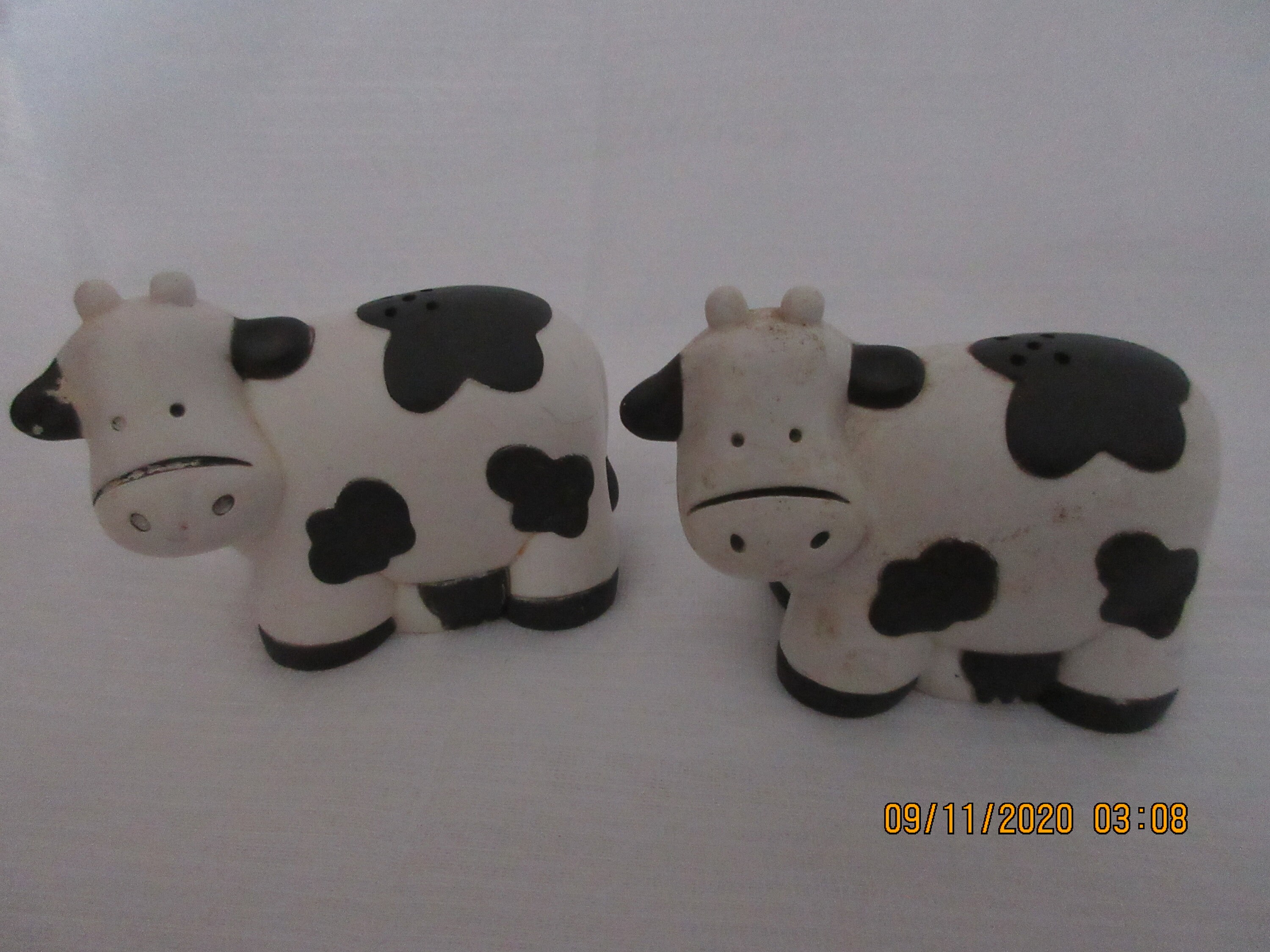 Cows Salt and Pepper Shakers vintage, collectible, animals
