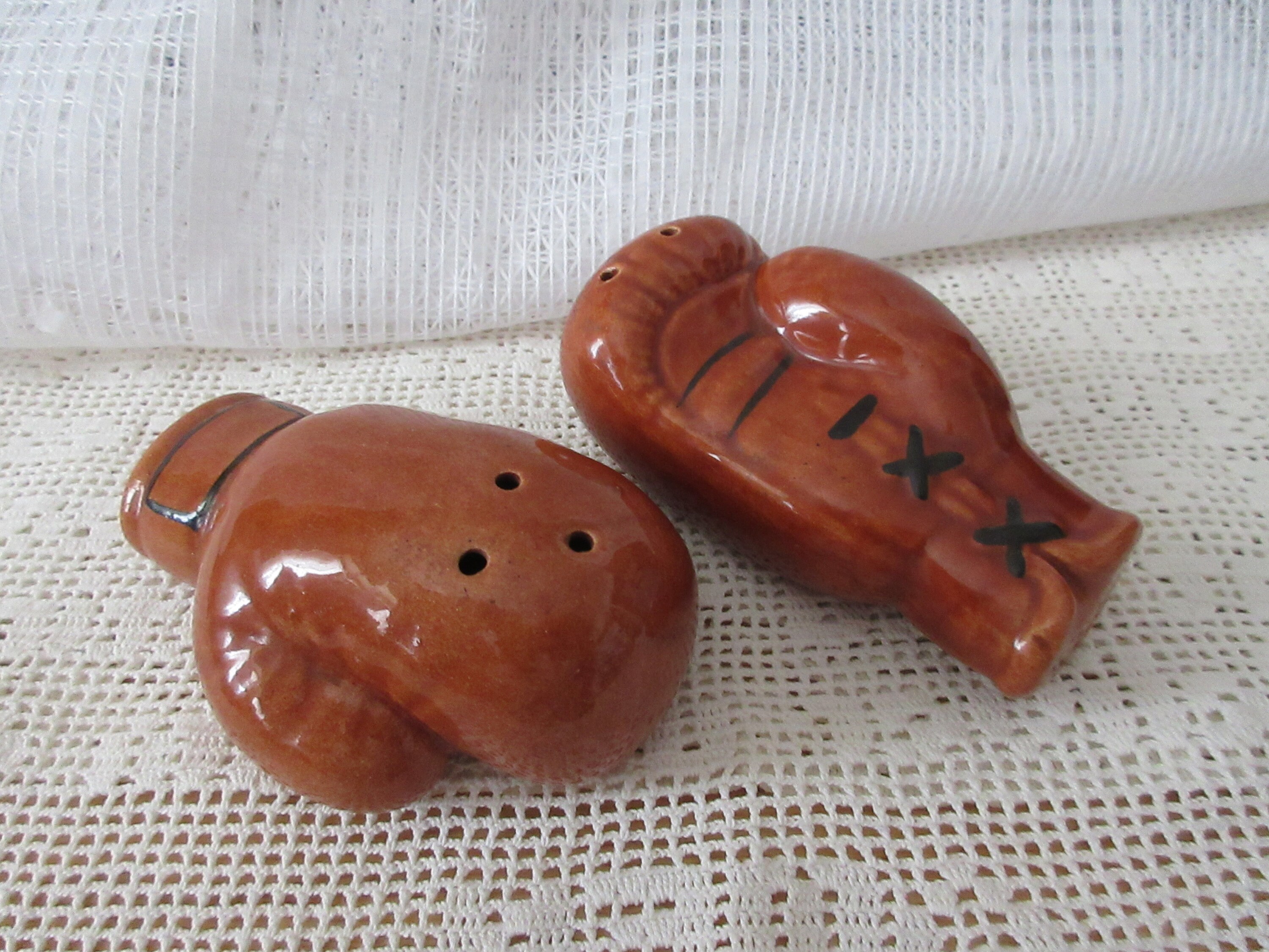 Boxing Gloves Salt and Pepper Shakers vintage, collectible, sport