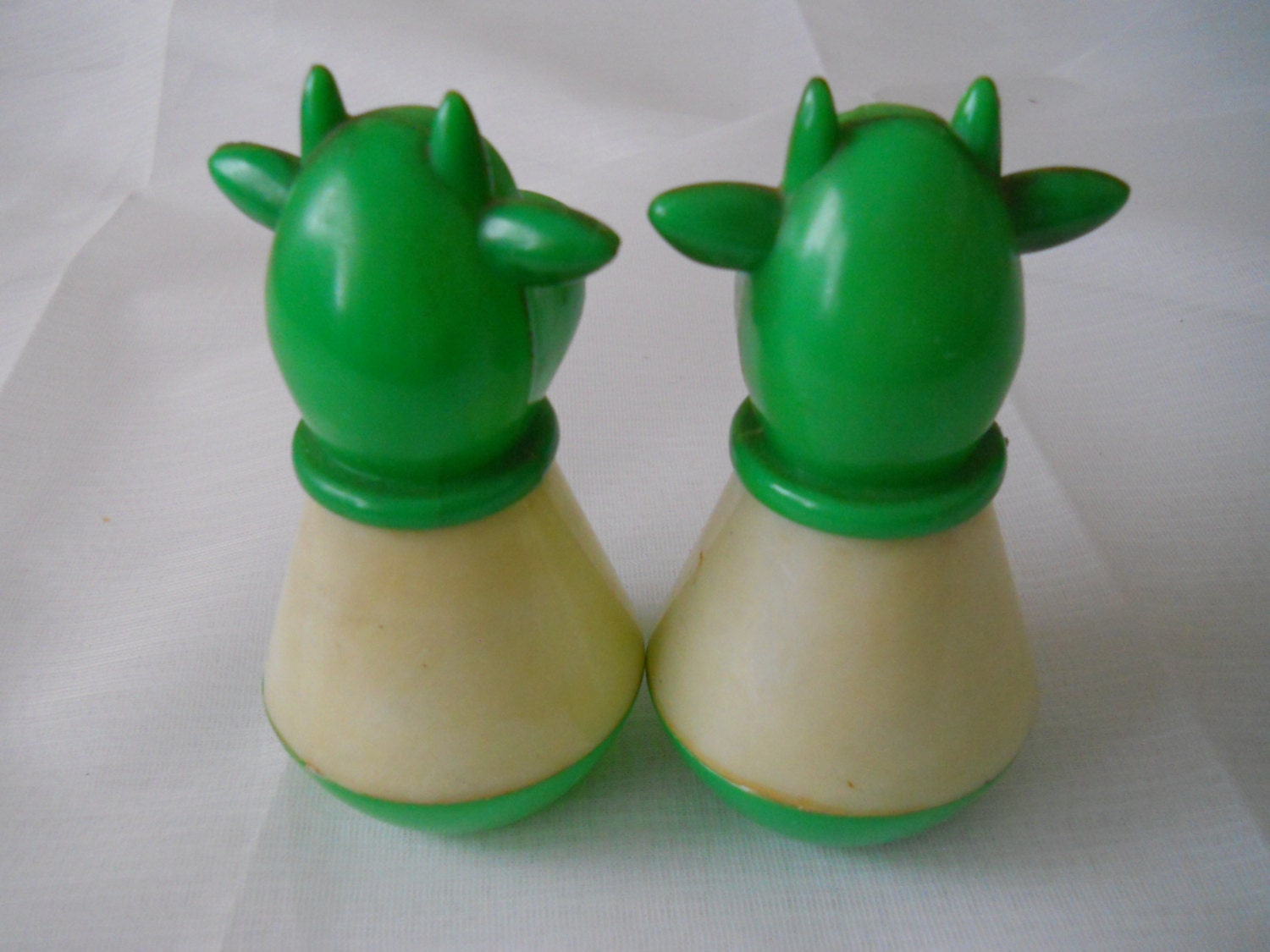 Cow Salt and Pepper Shakers vintage, collectible, serving, kitchen