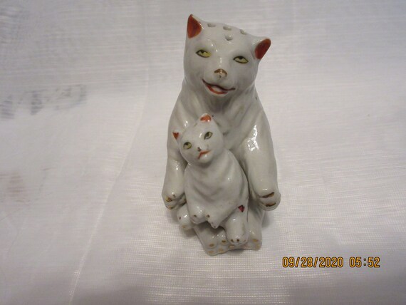 Bear and Cub Salt and Pepper Shakers - vintage, collectible, souvenir, Japan