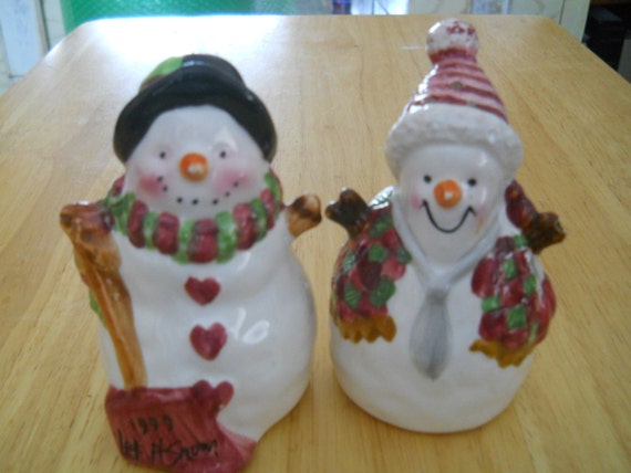 Mr and Mrs Snowman Salt and Pepper Shakers - vintage, collectible, snowmen, winter
