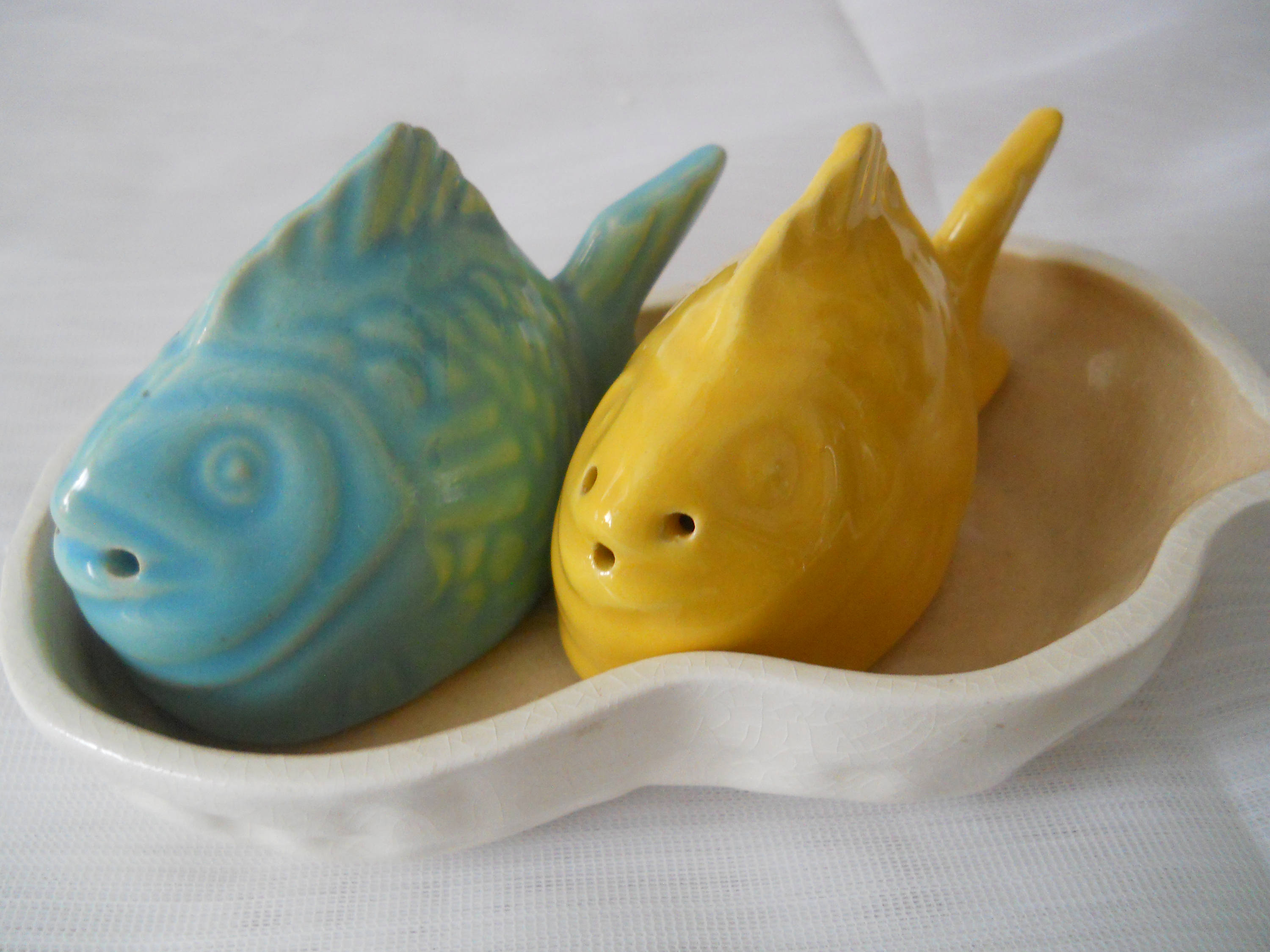 Fish in Pond Salt and Pepper shakers vintage, collectible
