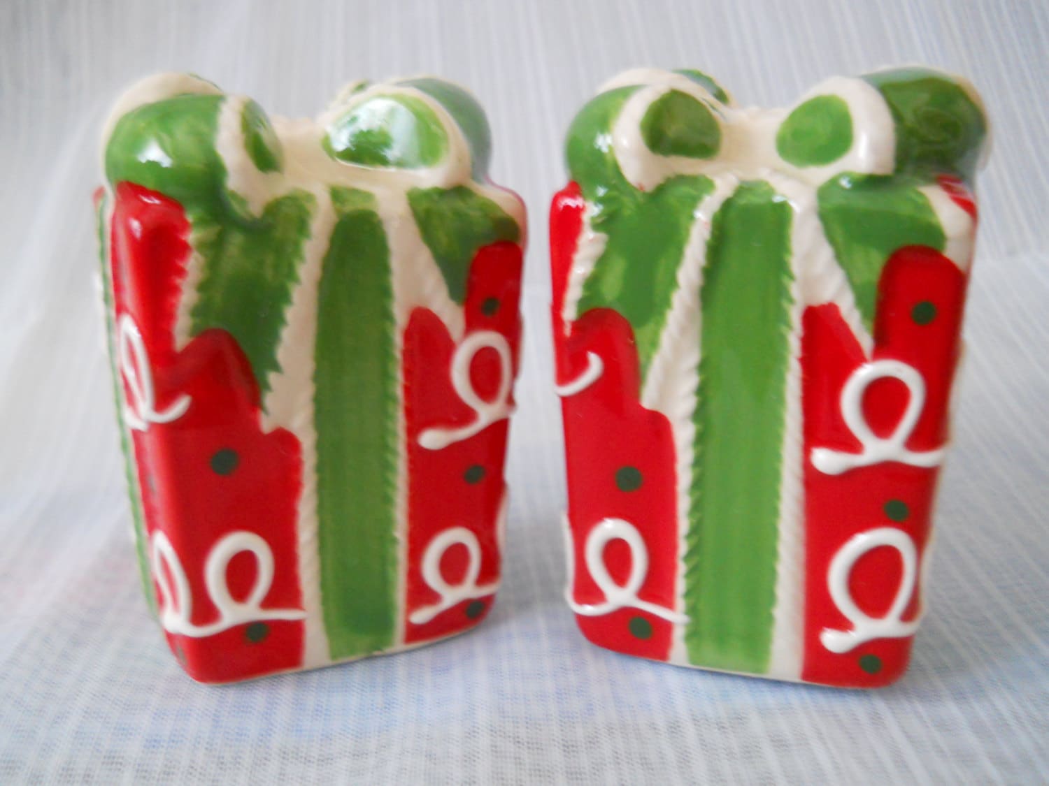 Christmas Present Salt and Pepper Shakers vintage, collectible, Christmas, Holiday