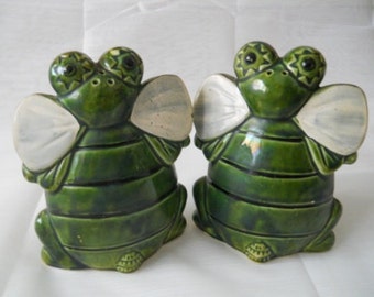 Frog Salt and Pepper Shakers - Vintage, Collectible