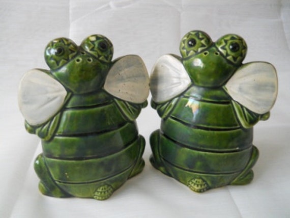 Frog Salt and Pepper Shakers - Vintage, Collectible
