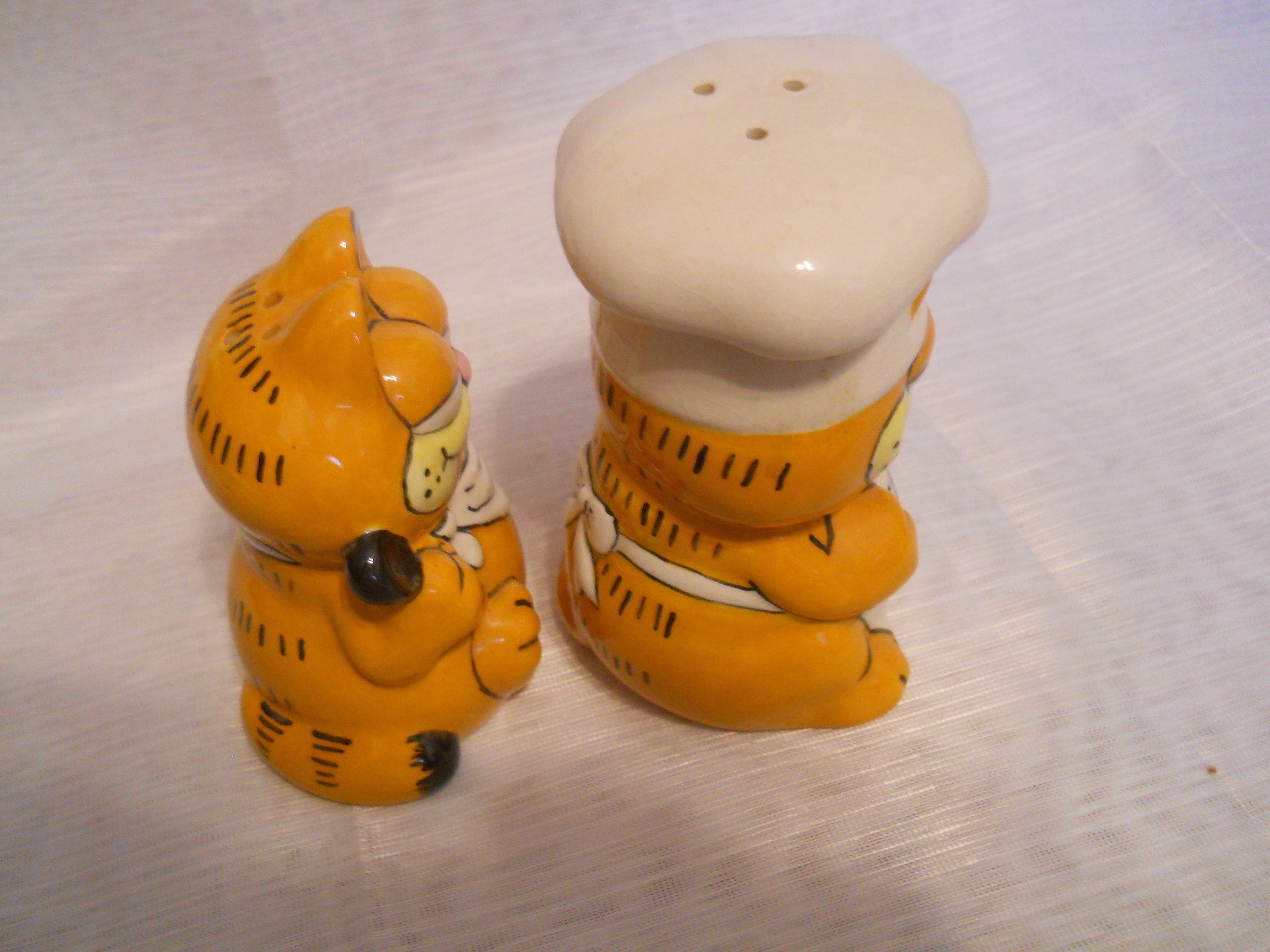 Garfield Salt and Pepper Shakers vintage, collectible