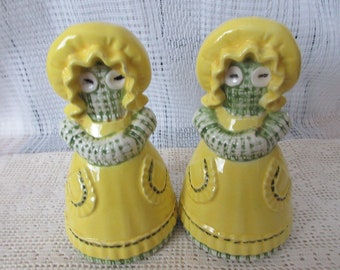 Burlap Dolls Salt and Pepper Shakers - vintage, collectible