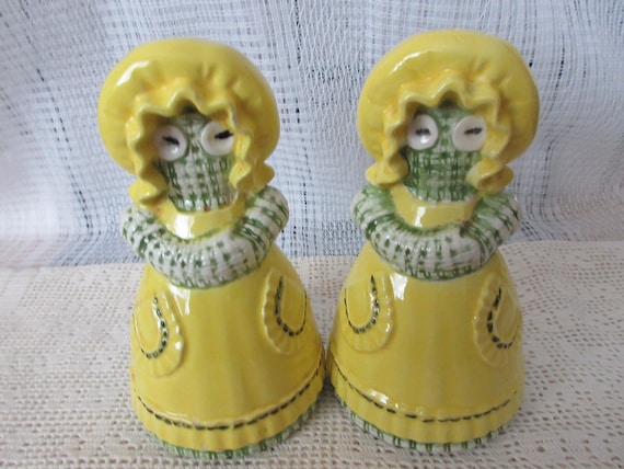 Burlap Dolls Salt and Pepper Shakers - vintage, collectible