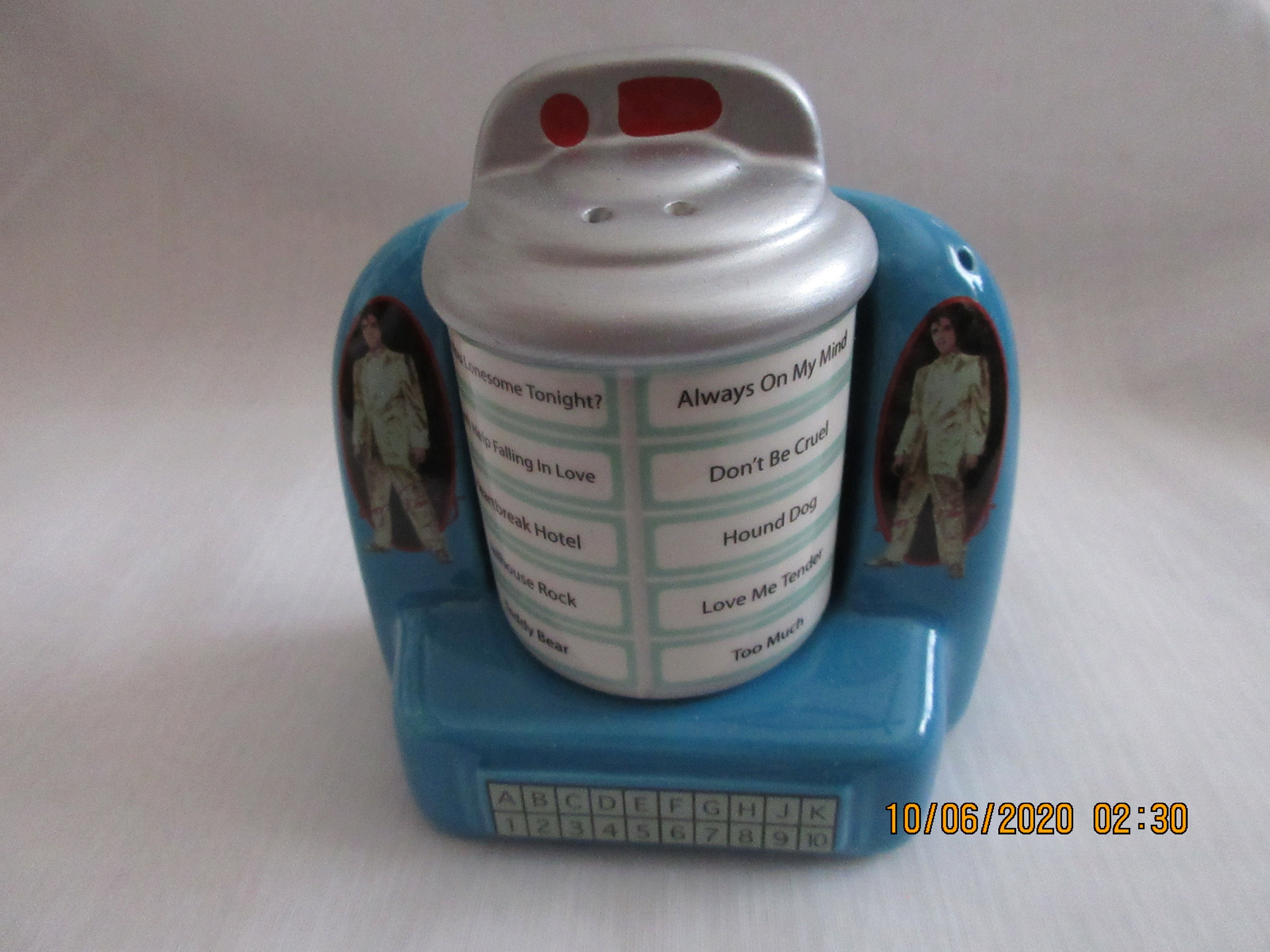 Elvis Presley Jukebox Salt and Pepper shakers vintage, collectible, music