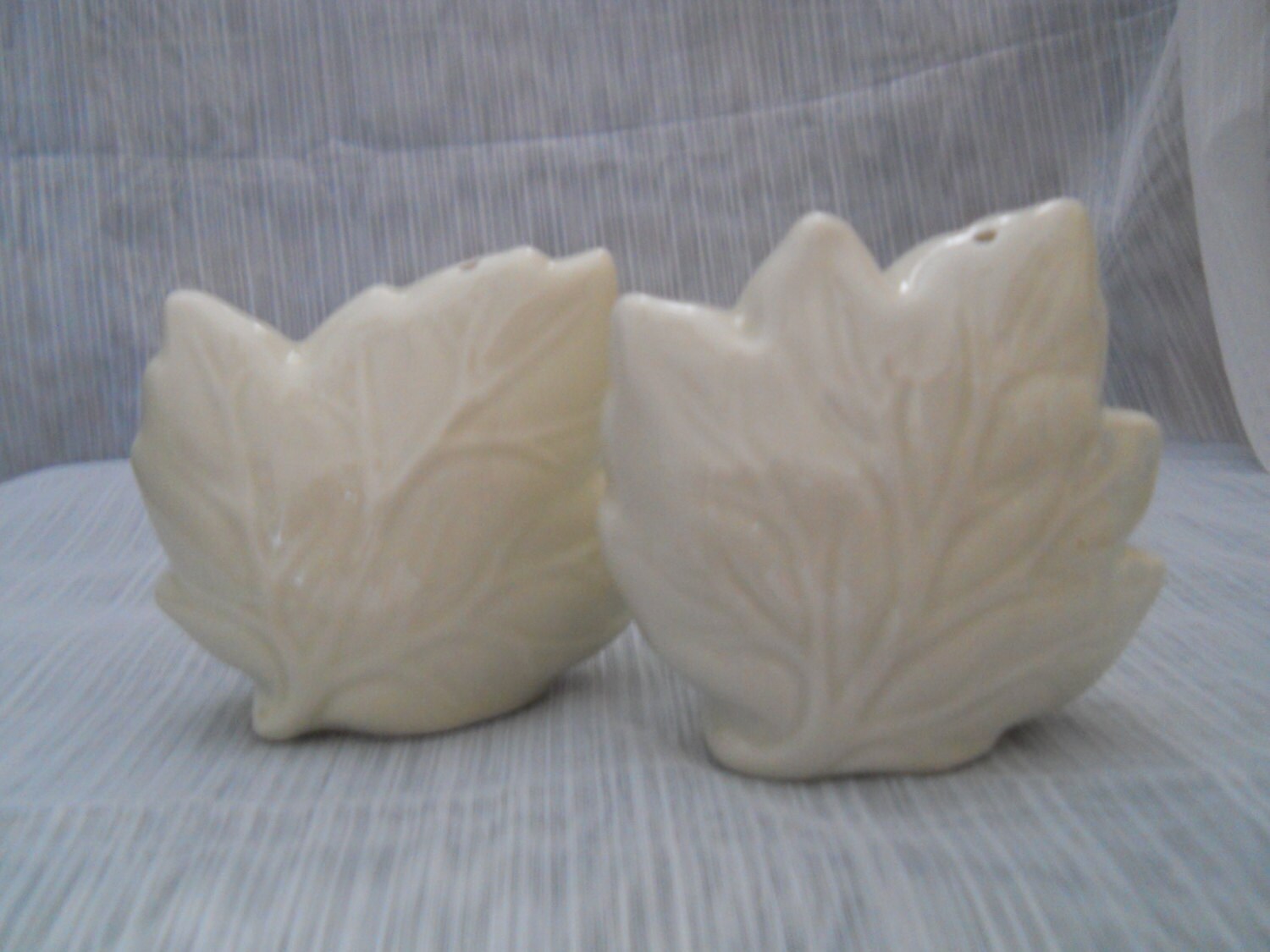 White Leaves Salt and Pepper Shakers, vintage, collectible