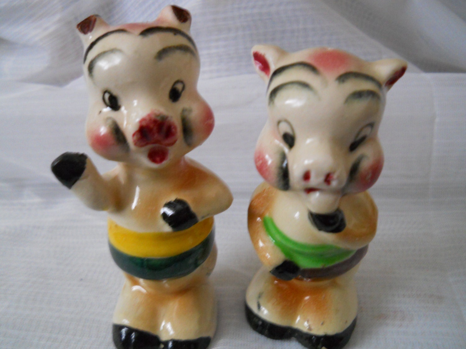 Pig Salt and Pepper Shakers vintage, collectible, Japan, animal