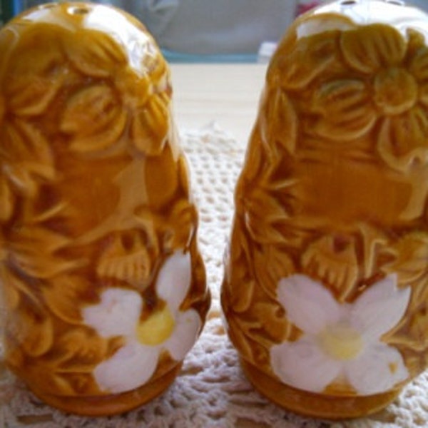 Floral Glass Salt and Pepper Shakers - Vintage, Collectibe, Japan