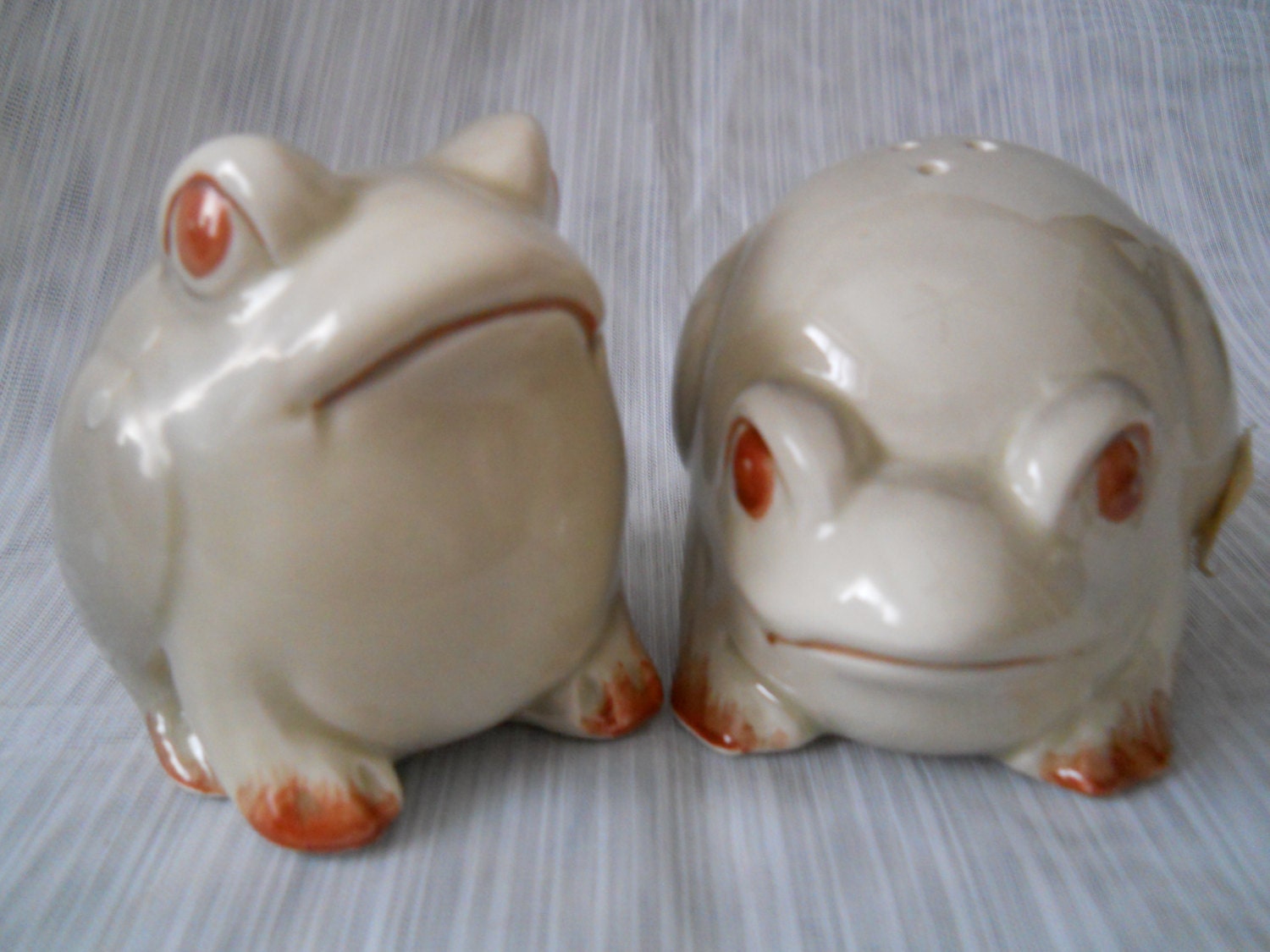 Fitz and Floyd Frog Salt and Pepper Shakers vintage, collectible, frogs, F and F