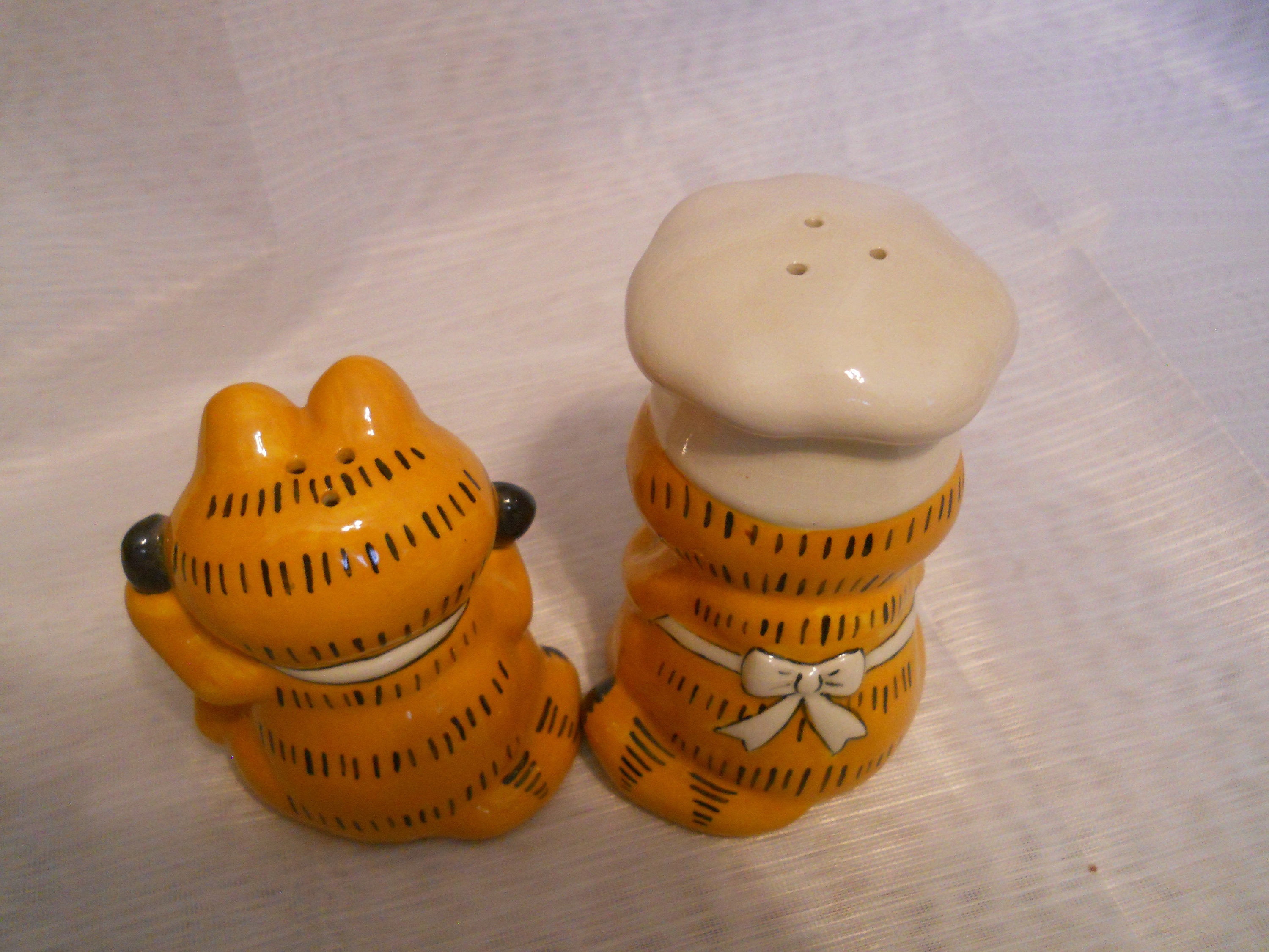 Garfield Salt and Pepper Shakers vintage, collectible