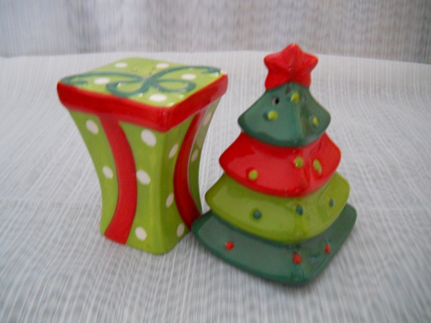 Christmas Tree and Present Salt and Pepper Shakers vintage