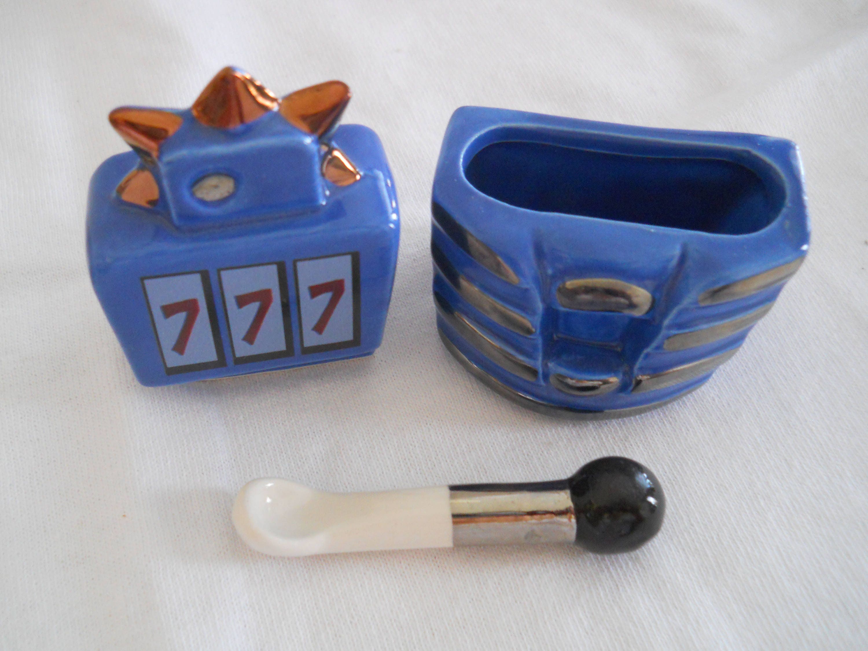 Novelty Salt and Pepper Convention Set Las Vegas Slot Machine and