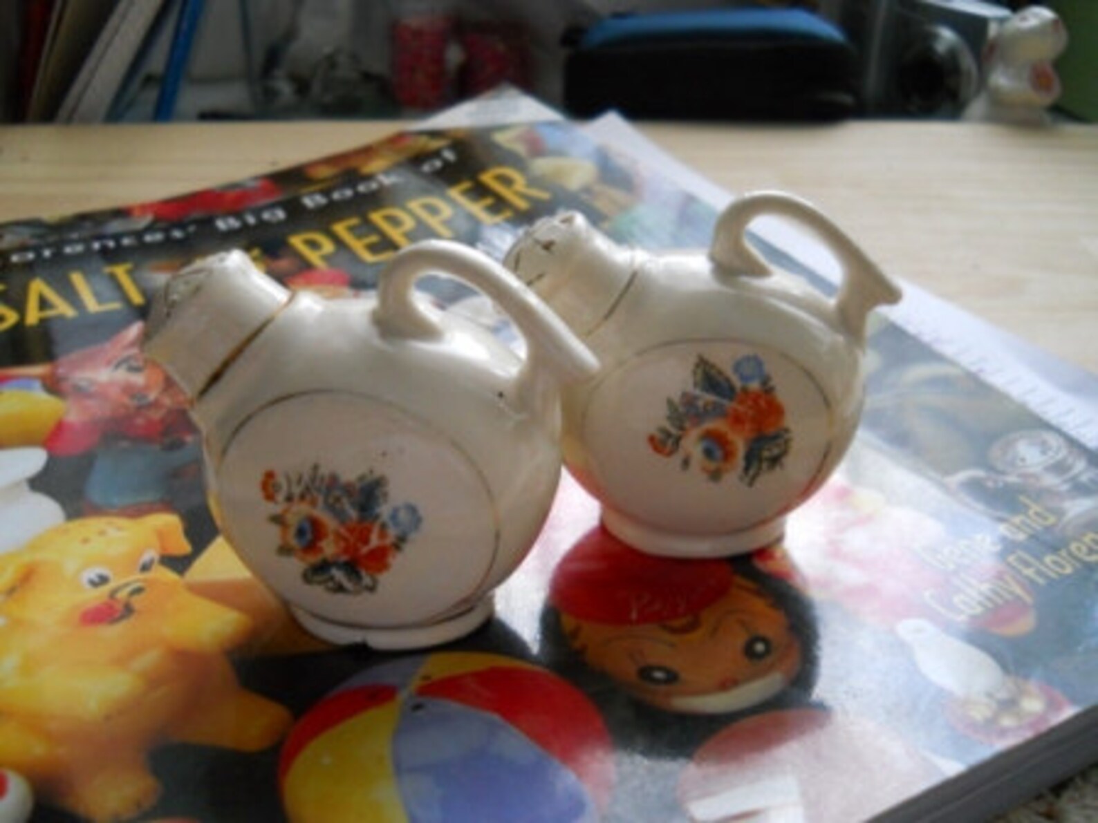 Vintage Teapot Salt and Pepper Shakers Etsy