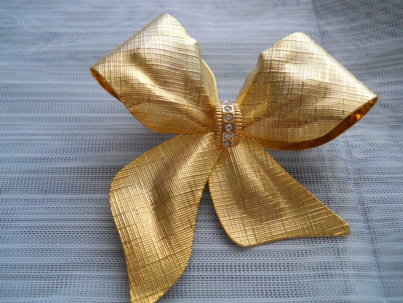 Gold Brooch/Pin - vintage, collectible, jewelry