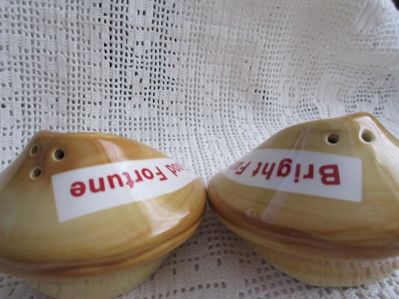Fortune Cookie Salt and Pepper Shakers - vintage, collectibe