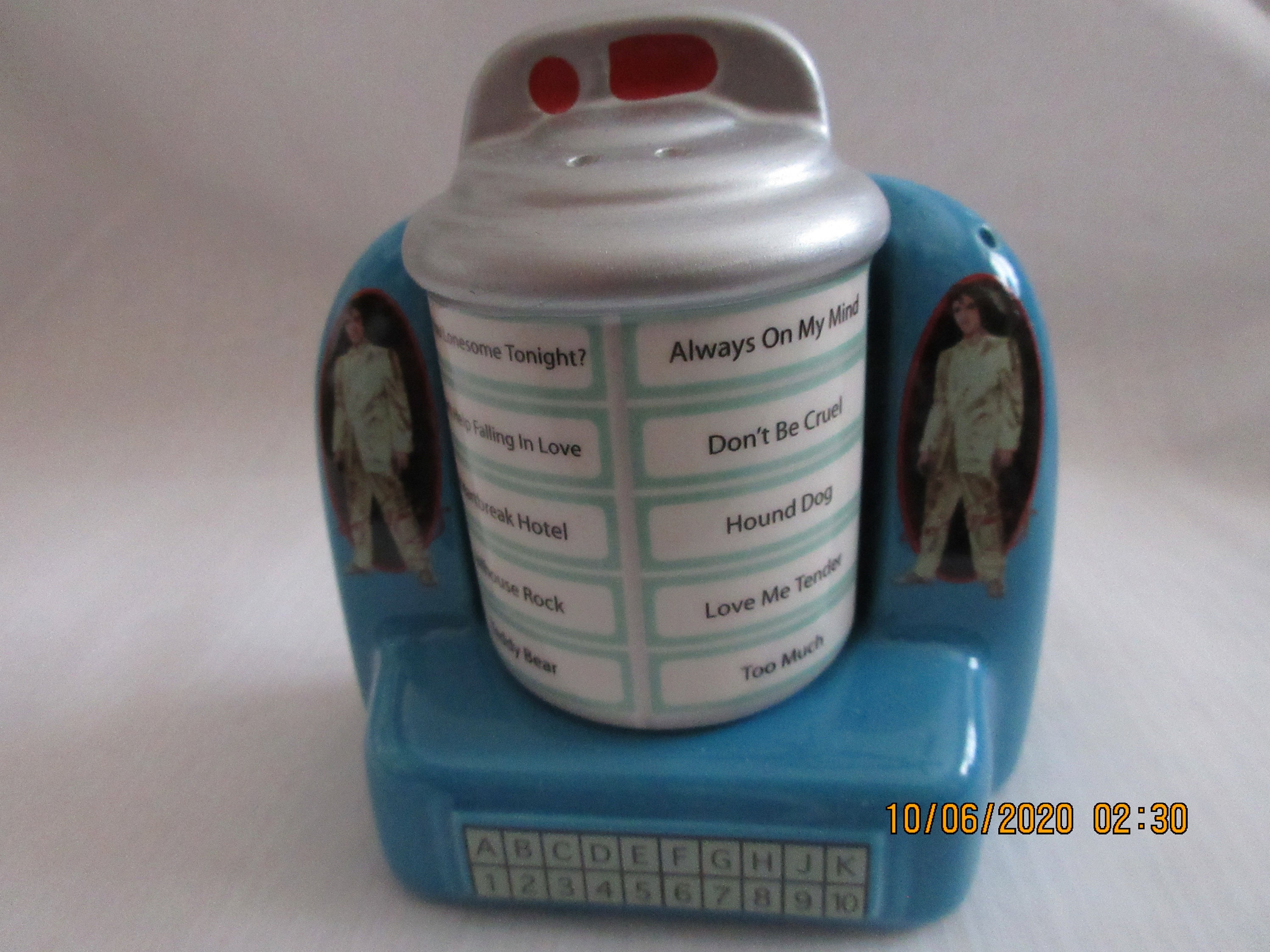 Elvis Presley Jukebox Salt and Pepper shakers vintage, collectible, music