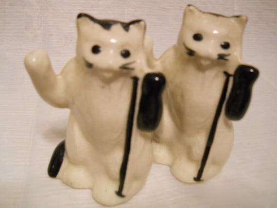 Black and White Cats Salt and Pepper Shakers - vintage, collectible, animal