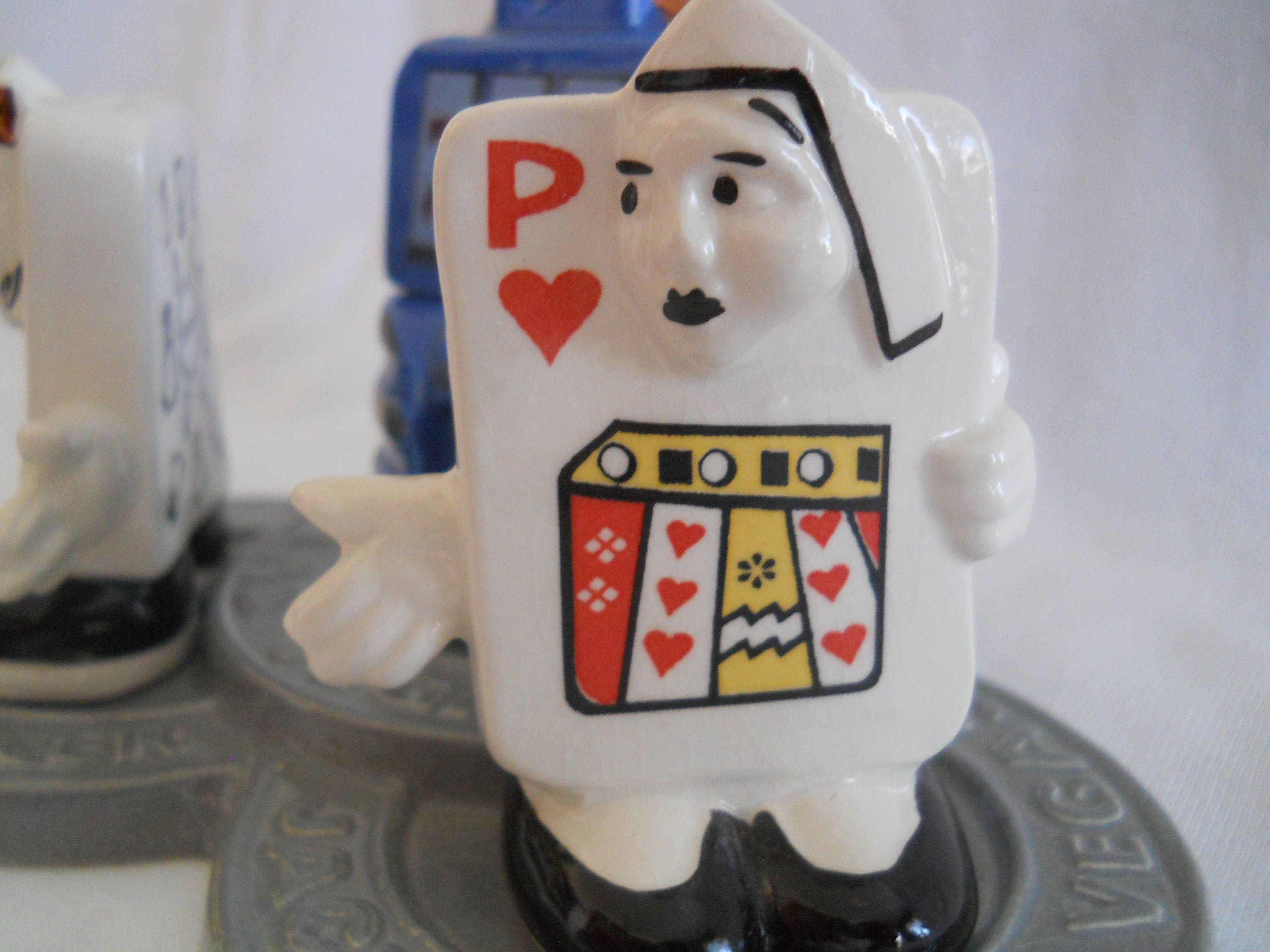 Novelty Salt and Pepper Convention Set Las Vegas Slot Machine and