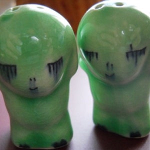 Green Puppies Salt and Pepper Shakers Collectible, Vintage, Souvenir image 1