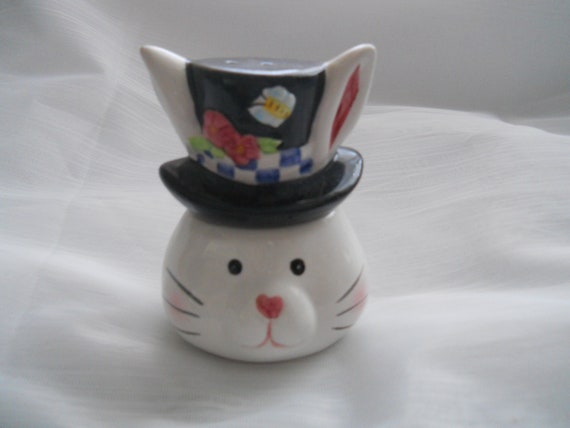 Rabbit Salt and Pepper Shakers - vintage, collectible, animals, Easter
