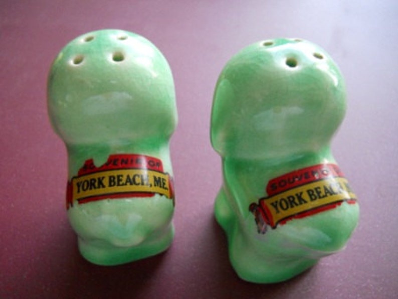 Green Puppies Salt and Pepper Shakers Collectible, Vintage, Souvenir image 2