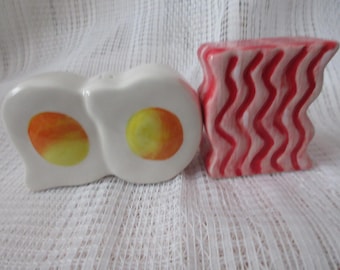 Magnetic Bacon and Eggs Salt and Pepper Shakers - Collectible