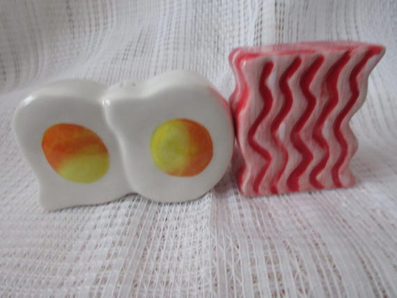 Magnetic Bacon and Eggs Salt and Pepper Shakers - Collectible