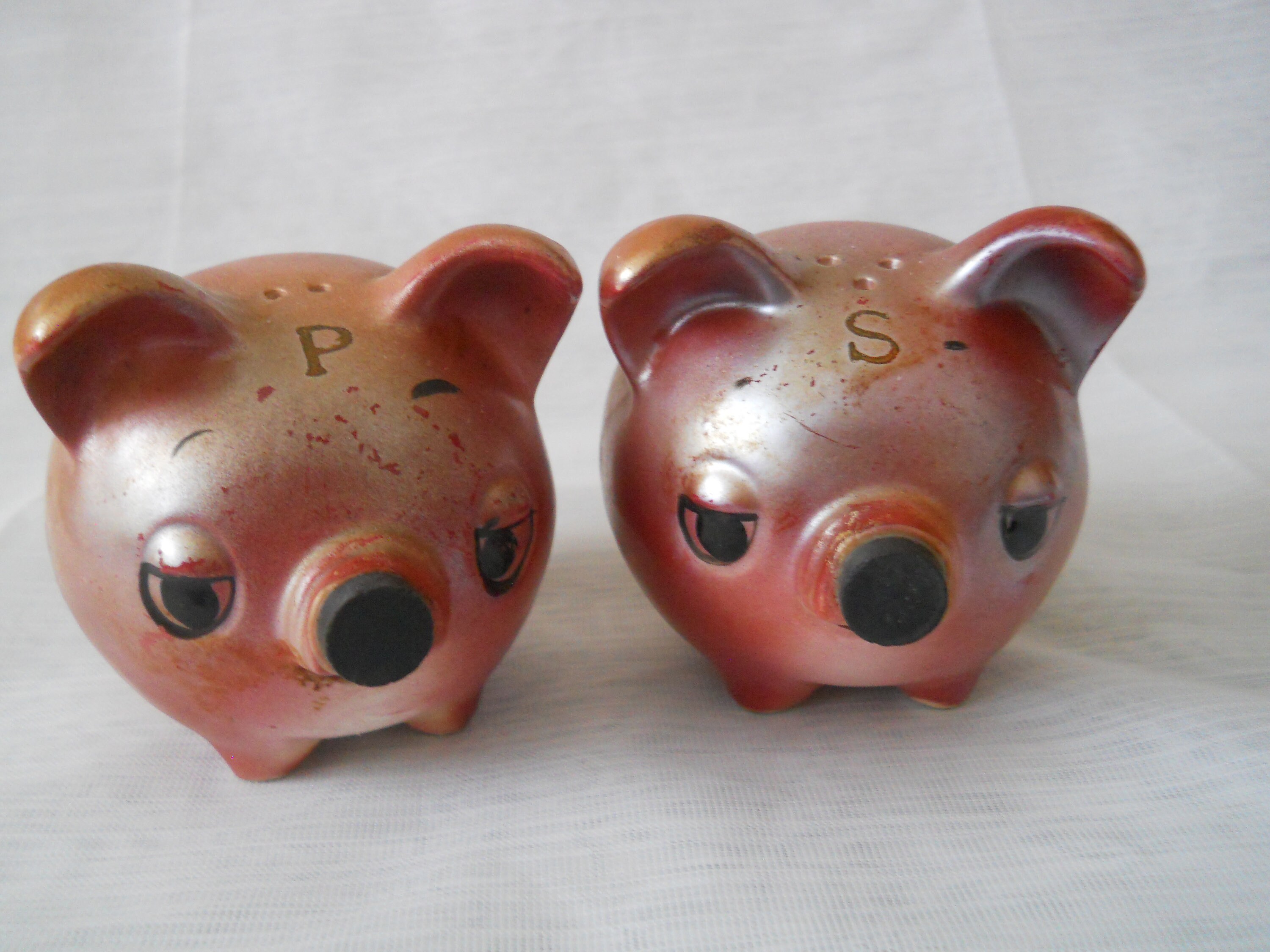 Kissing Pigs Salt and Pepper Shakers vintage, collectible, Japan