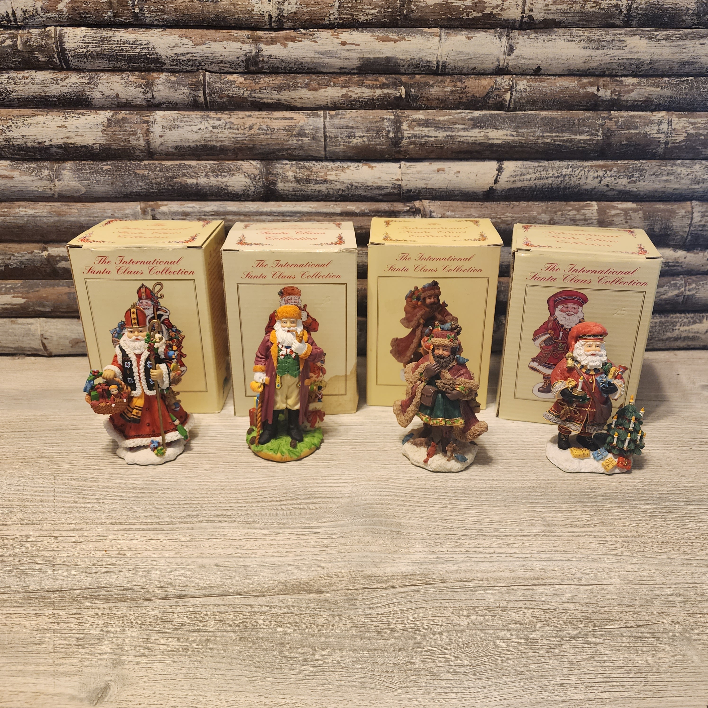  Dillards La Befana: Italy - Holiday Figurine (International  Santa Claus Collection): Home & Kitchen