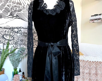 Black Velvet Victorian witchy Dress Xs-S