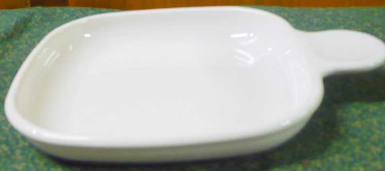 Sandwich Plate P 185 B Corning 6 Inch Read Below May Have Slight Wear Marks- No Chips Or Cracks Grab It