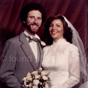 1970s Wedding Photo: Smiling Bride & Groom, Color Portrait