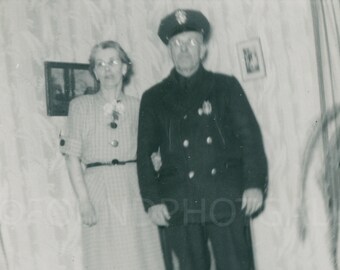 Old Fashioned Neighborhood Policeman in Uniform With His Wife Standing in Their Living Room√