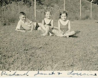 Beachfront on the Edgewater, NJ Hudson River facing Manhattan, NYC Years  Before Development Vintage Photo, Old Photo √