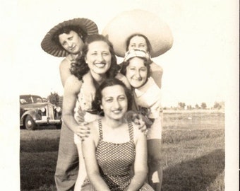 Digital Download, 1940's Picnic Women Laughing, Black & White Photo, Printable√